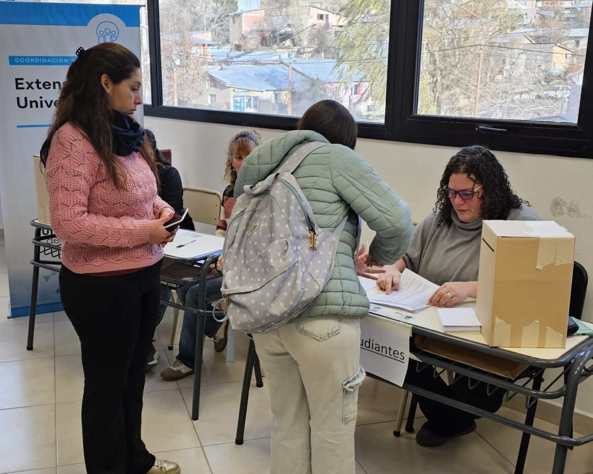 Elecciones en la UDC: amplia participación y compromiso en una jornada democrática
