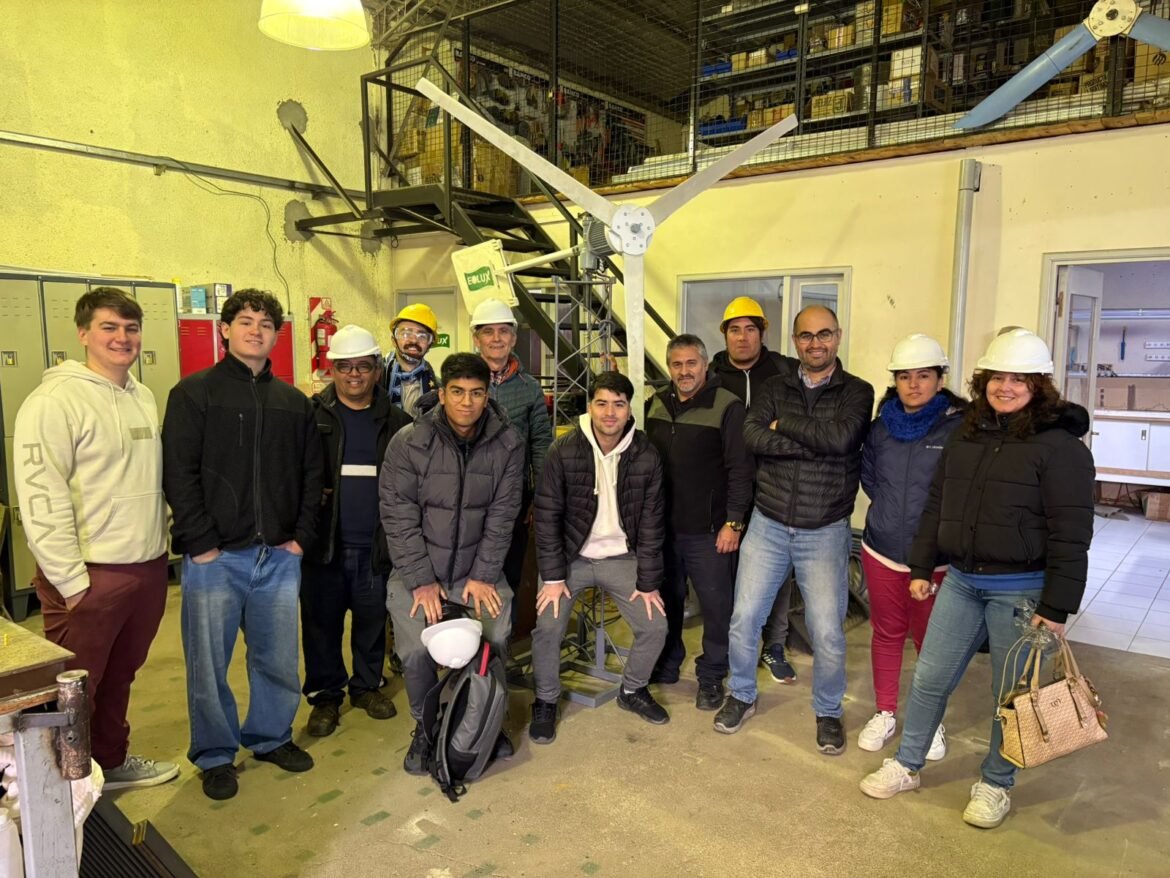 Estudiantes de la Universidad del Chubut visitaron taller del Departamento EOLO Chubut