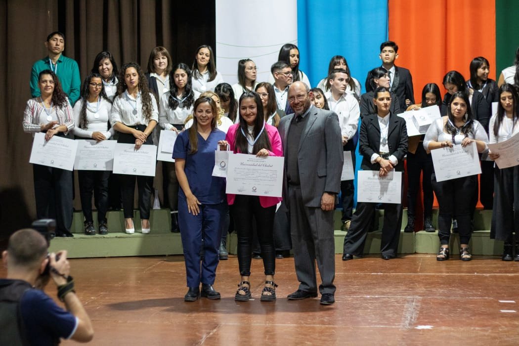 La Universidad del Chubut celebra otra Colación de Grados con 86 nuevos profesionales