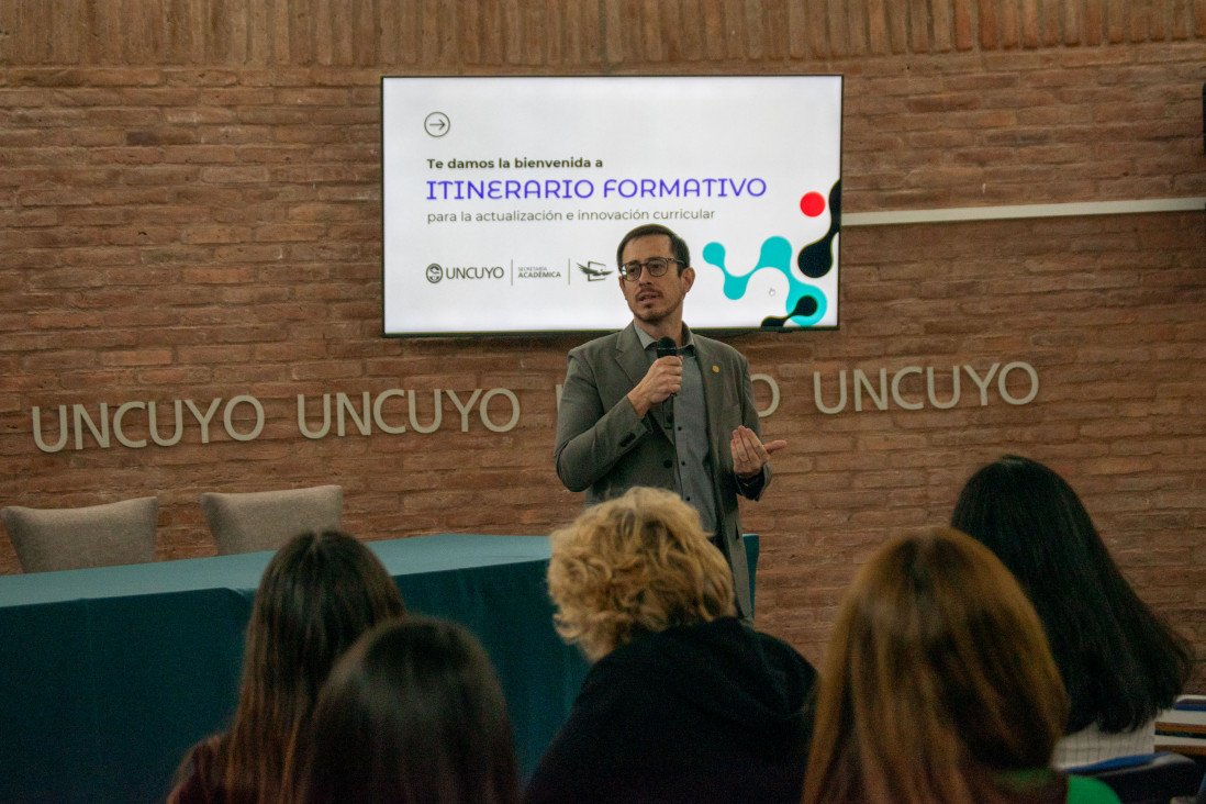Presentaron un itinerario para la actualización e innovación curricular en la UNCUYO