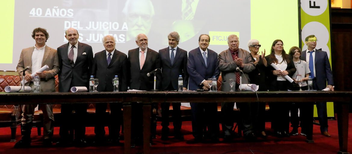 La UBA le otorgó el Doctorado Honoris Causa a los miembros del tribunal del juicio a las juntas
