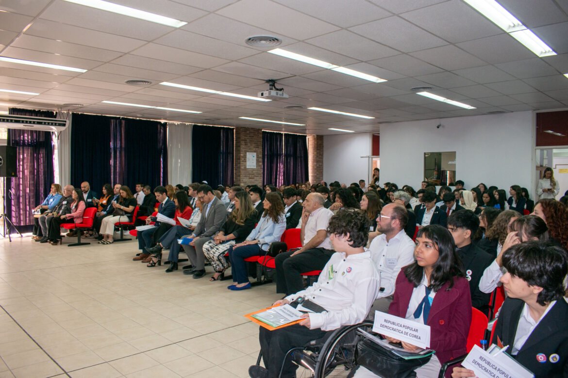 Estudiantes de todo el país protagonizan Modelo de Naciones Unidas