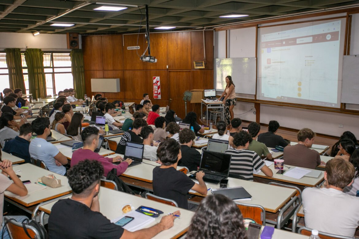 Las carreras de Ciencias Económicas en la UNCUYO serán más cortas y con título intermedio