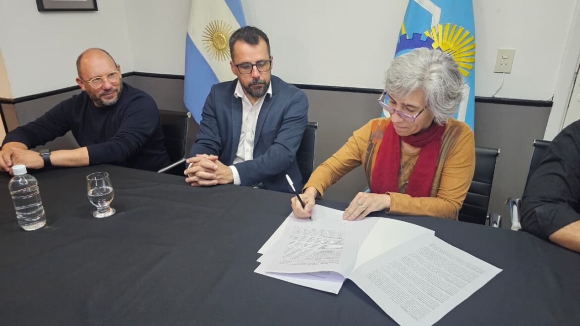 La Universidad del Chubut y el municipio de Esquel sellaron un acuerdo para el uso compartido edilicio