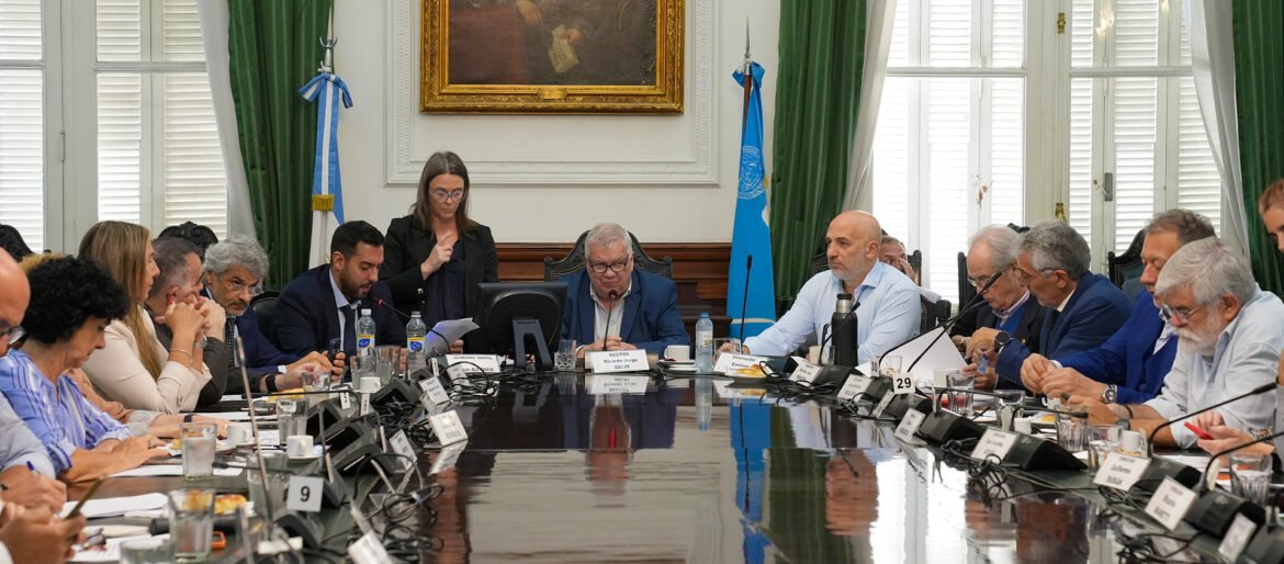 Universidades privadas contratan docentes de universidades públicas y les exigen exclusividad