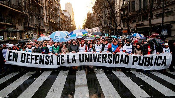 Milei hace 288 días que no cumple la Ley de Financiamiento Universitario
