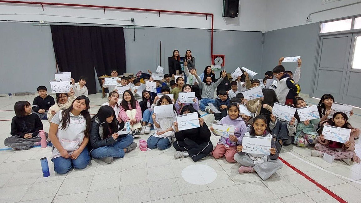 Estudiantes de la Universidad Del Chubut llevaron a la paleobotánica y palinología a escuelas primarias de Trelew