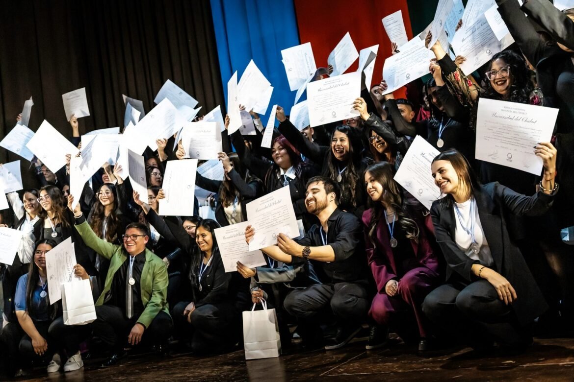 Con emoción y orgullo la Universidad Del Chubut celebró su XIII Colación de Grados en Rawson