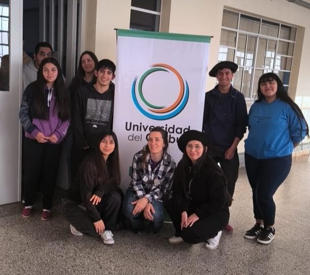 Estudiantes de Lagunita Salada y Aldea Sepaucal visitaron la Universidad del Chubut