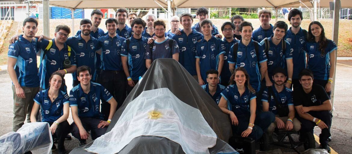 Un auto de carreras construido por estudiantes de la UBA representó al país
